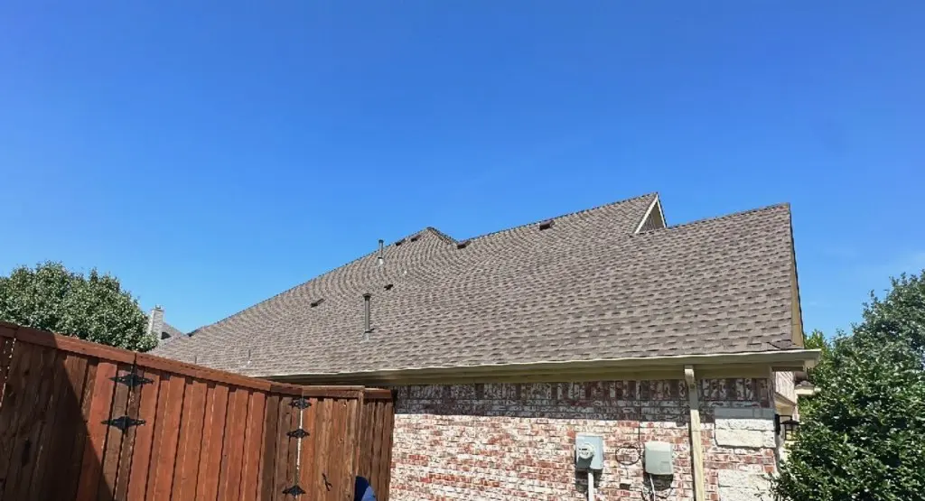 Completed roof replacement project in Hutchison